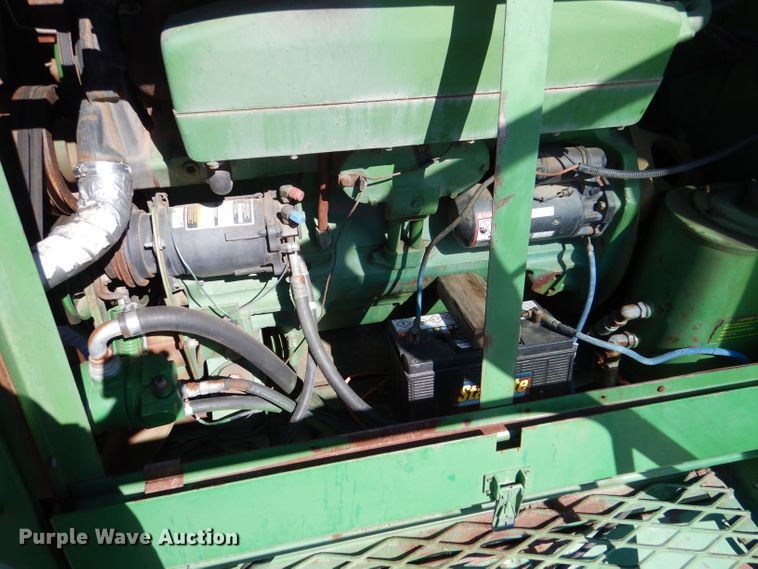 image for item LG9304 1982 John Deere 8820  combine