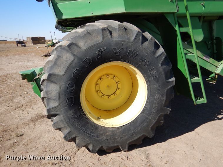 image for item LG9304 1982 John Deere 8820  combine