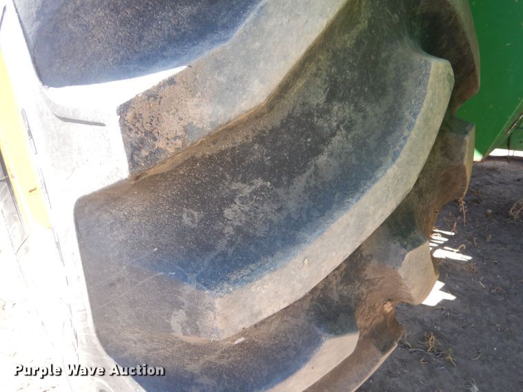 image for item LG9304 1982 John Deere 8820  combine