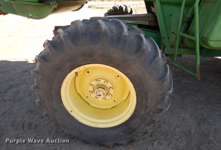 image for item LG9304 1982 John Deere 8820  combine