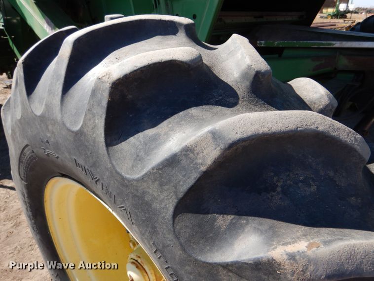 image for item LG9304 1982 John Deere 8820  combine