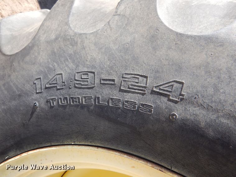 image for item LG9304 1982 John Deere 8820  combine