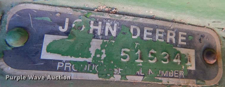 image for item LG9304 1982 John Deere 8820  combine