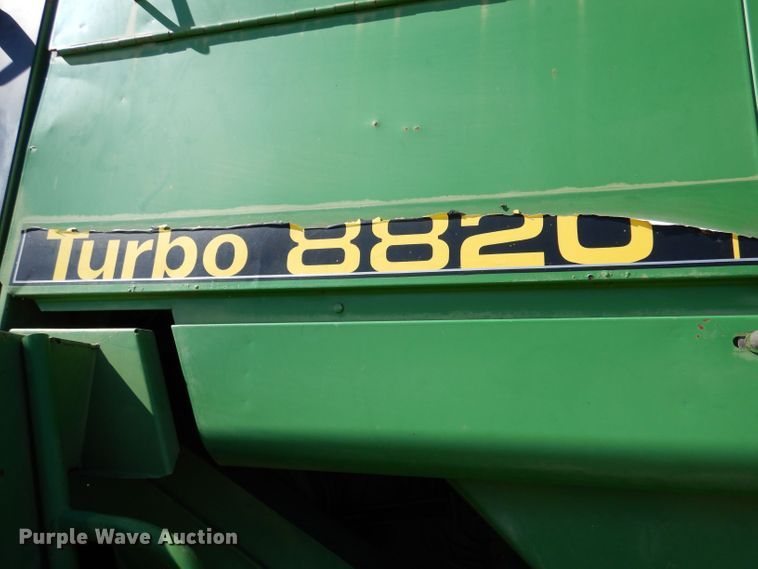 image for item LG9304 1982 John Deere 8820  combine