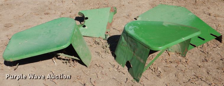 image for item LG9304 1982 John Deere 8820  combine