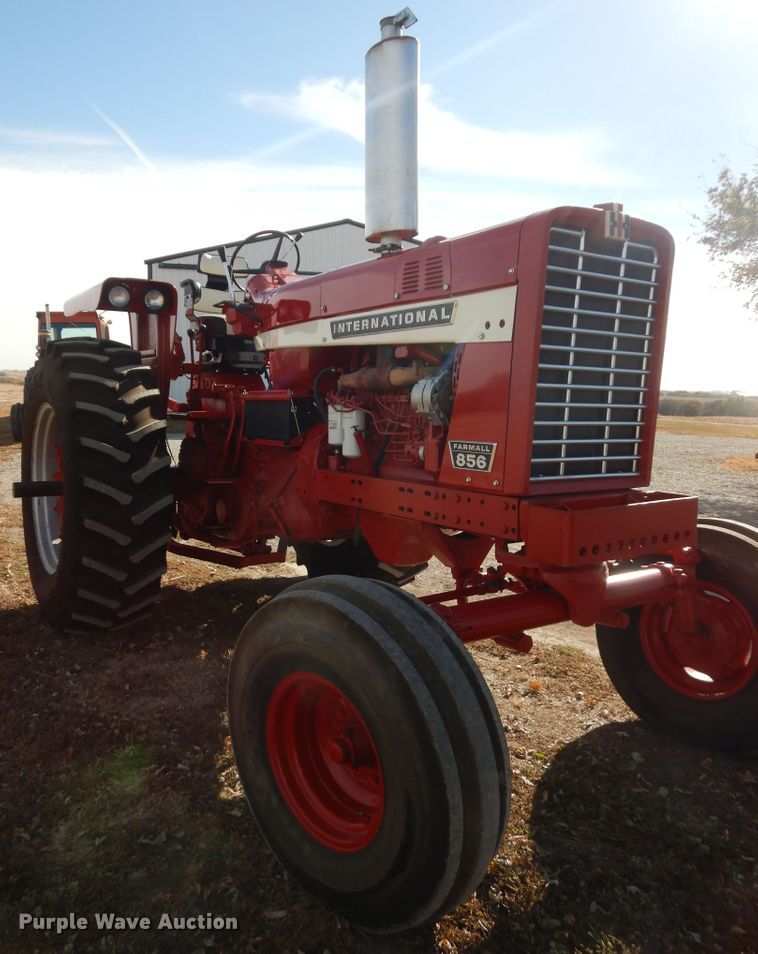 image for item LG9789 1970 International Farmall 856  tractor