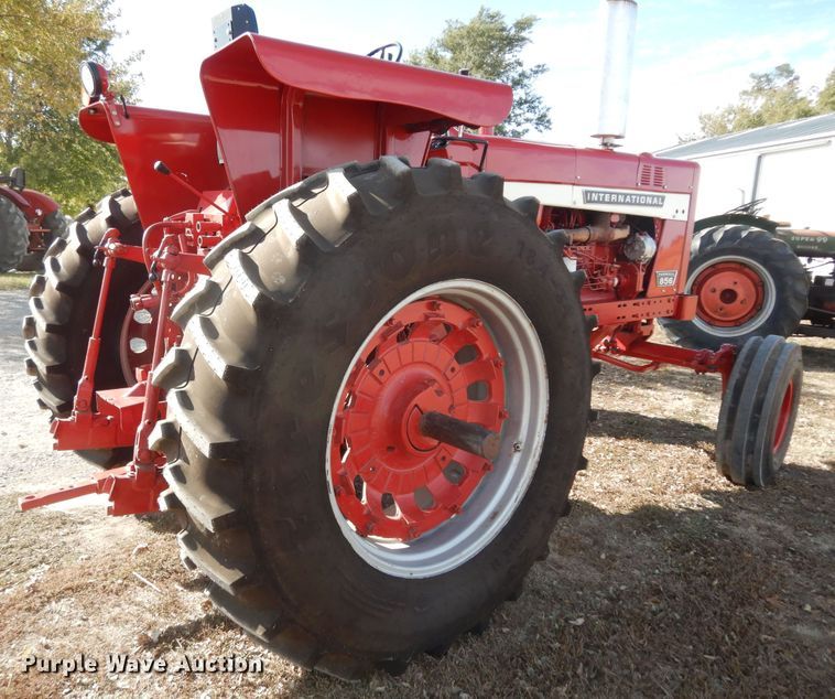 image for item LG9789 1970 International Farmall 856  tractor