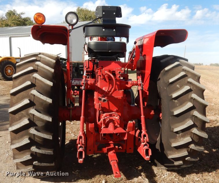 image for item LG9789 1970 International Farmall 856  tractor