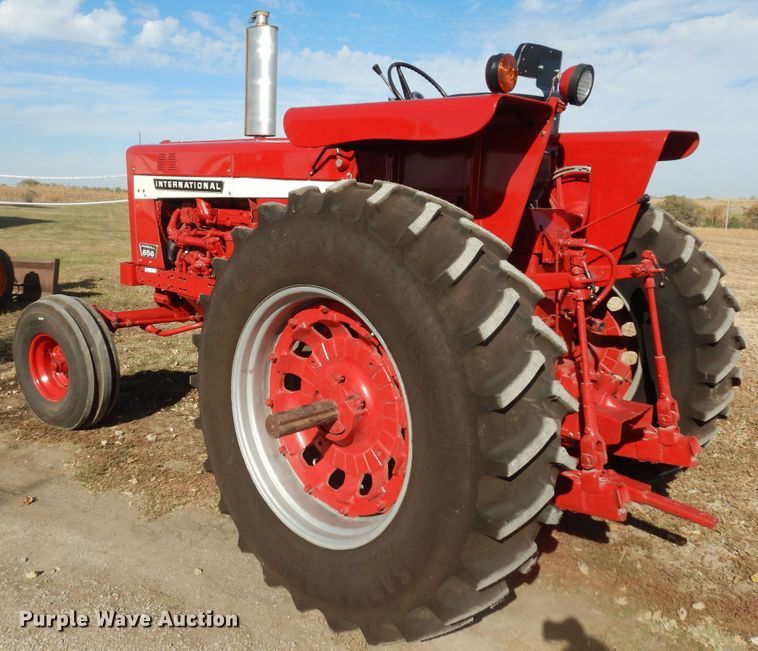 image for item LG9789 1970 International Farmall 856  tractor