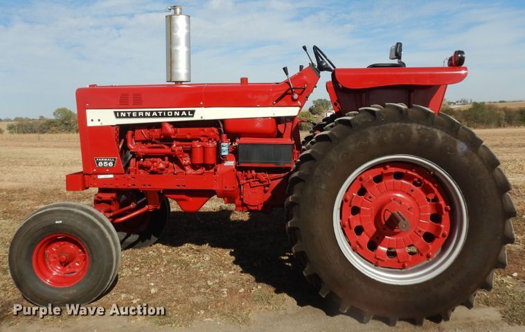 image for item LG9789 1970 International Farmall 856  tractor