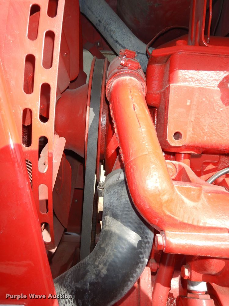 image for item LG9789 1970 International Farmall 856  tractor