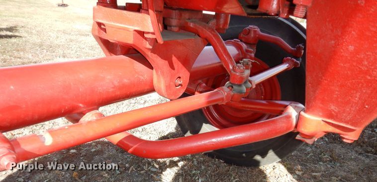 image for item LG9789 1970 International Farmall 856  tractor