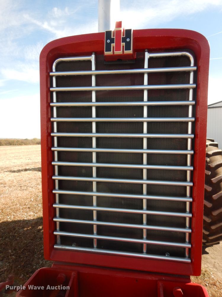 image for item LG9789 1970 International Farmall 856  tractor