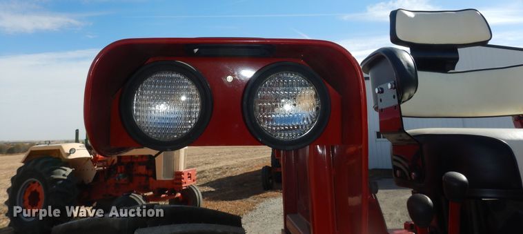 image for item LG9789 1970 International Farmall 856  tractor