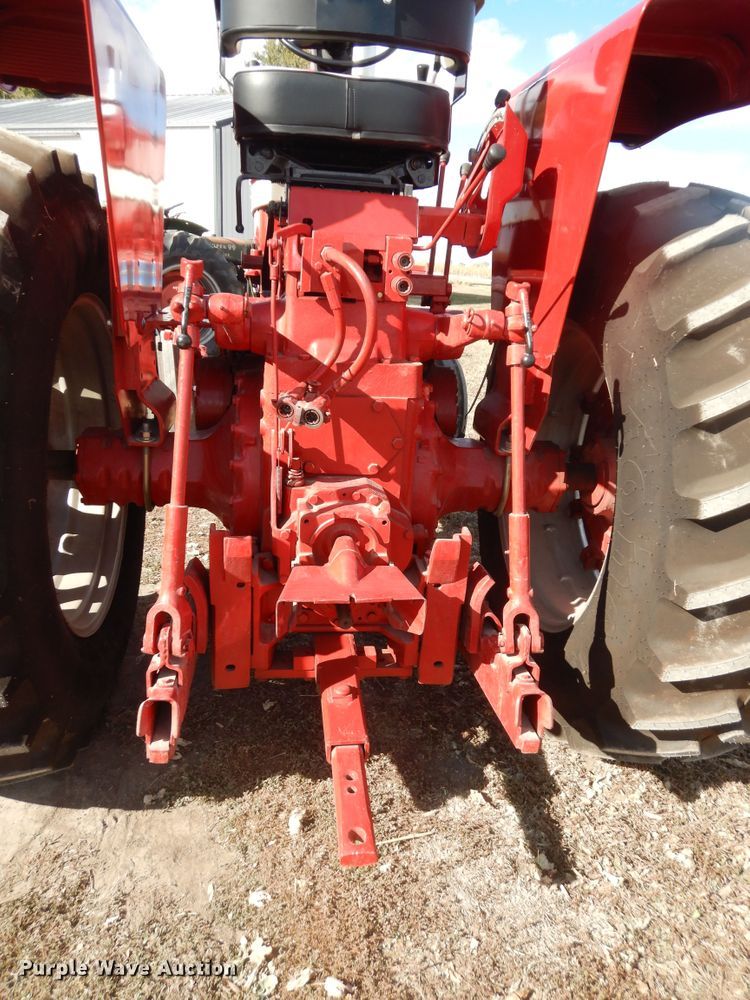 image for item LG9789 1970 International Farmall 856  tractor