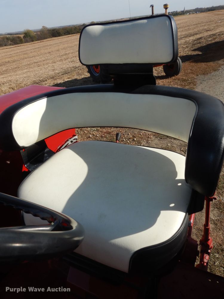 image for item LG9789 1970 International Farmall 856  tractor