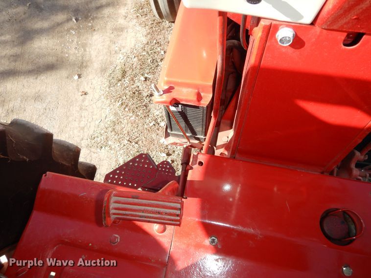 image for item LG9789 1970 International Farmall 856  tractor