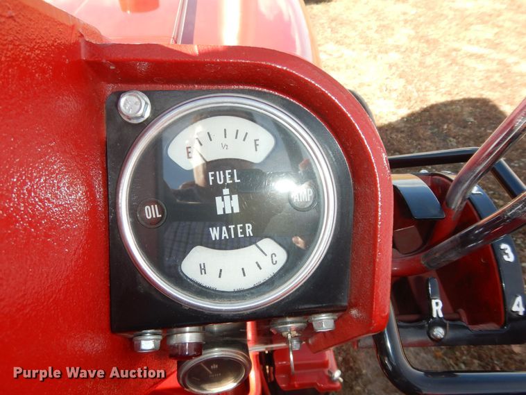 image for item LG9789 1970 International Farmall 856  tractor