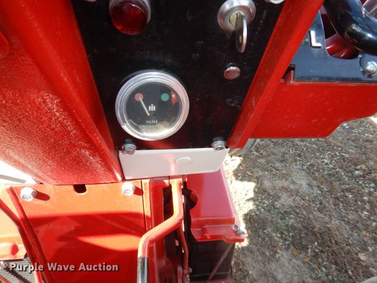 image for item LG9789 1970 International Farmall 856  tractor