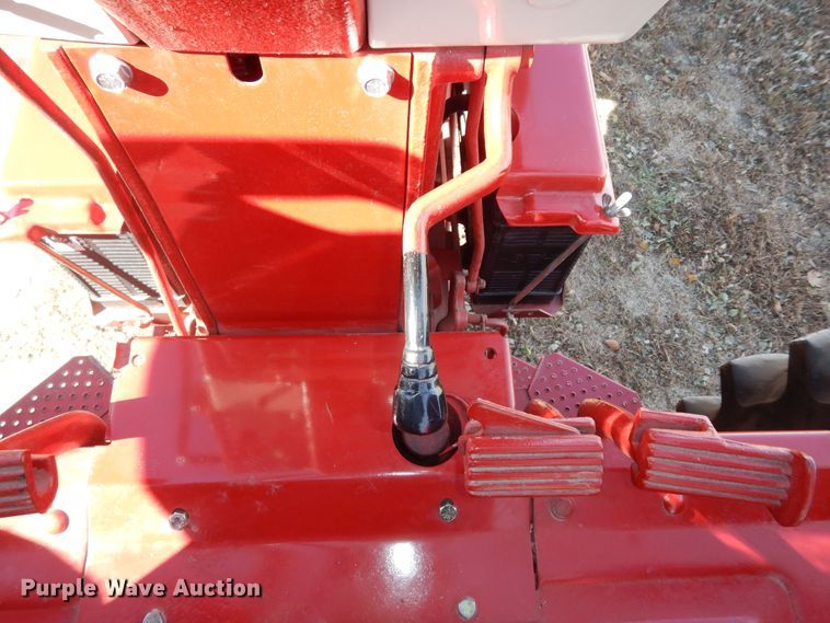 image for item LG9789 1970 International Farmall 856  tractor