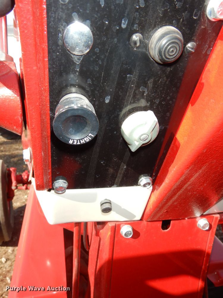 image for item LG9789 1970 International Farmall 856  tractor