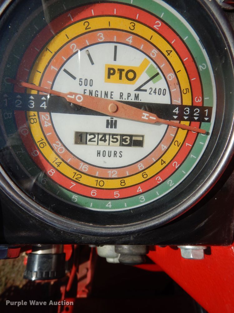 image for item LG9789 1970 International Farmall 856  tractor