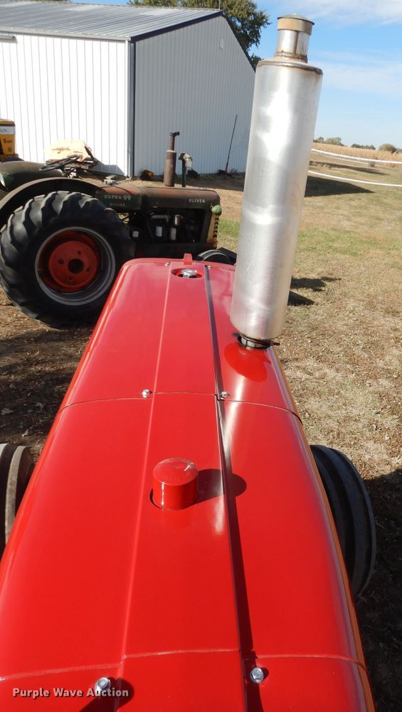 image for item LG9789 1970 International Farmall 856  tractor