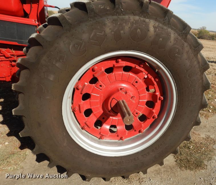 image for item LG9789 1970 International Farmall 856  tractor