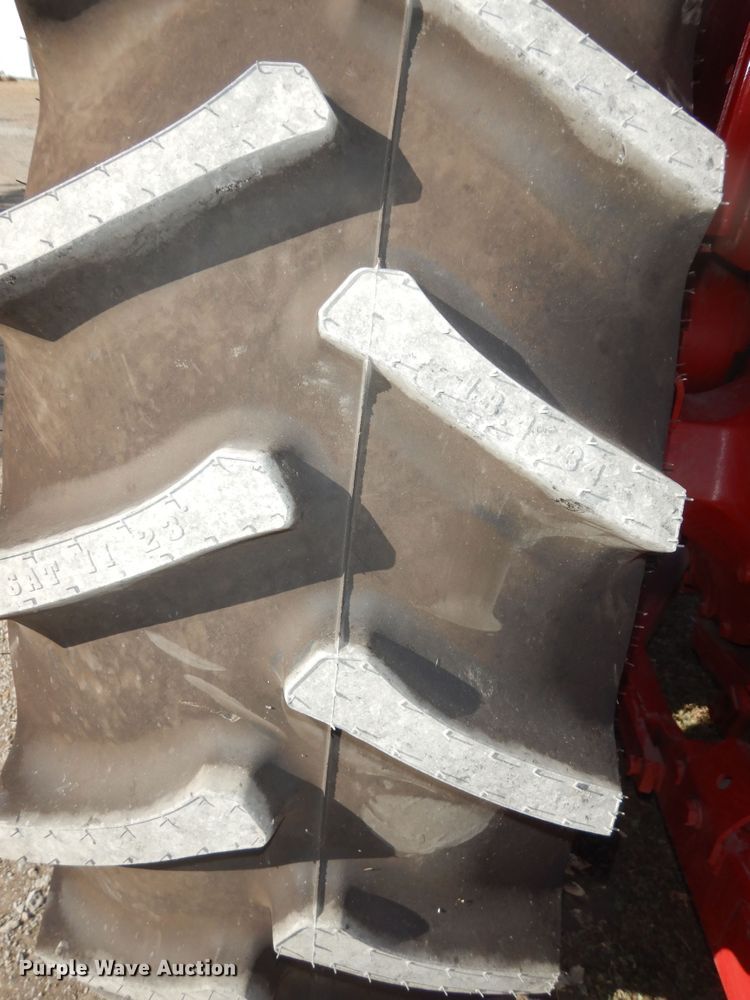 image for item LG9789 1970 International Farmall 856  tractor