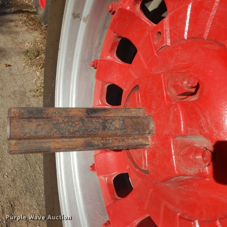 image for item LG9789 1970 International Farmall 856  tractor