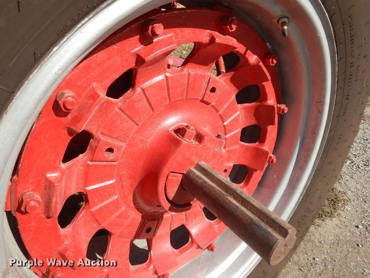 image for item LG9789 1970 International Farmall 856  tractor