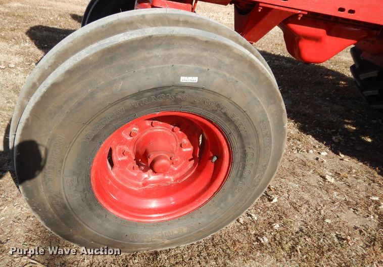 image for item LG9789 1970 International Farmall 856  tractor