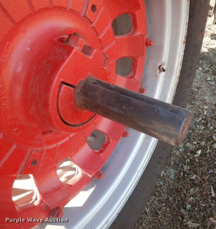 image for item LG9789 1970 International Farmall 856  tractor
