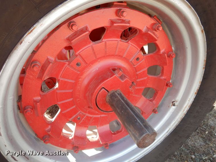 image for item LG9789 1970 International Farmall 856  tractor