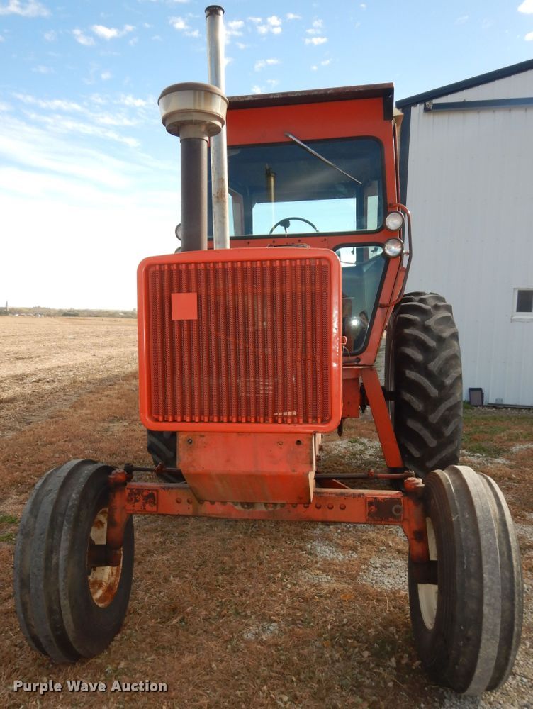 image for item LG9791 1972 Allis Chalmers 200  tractor