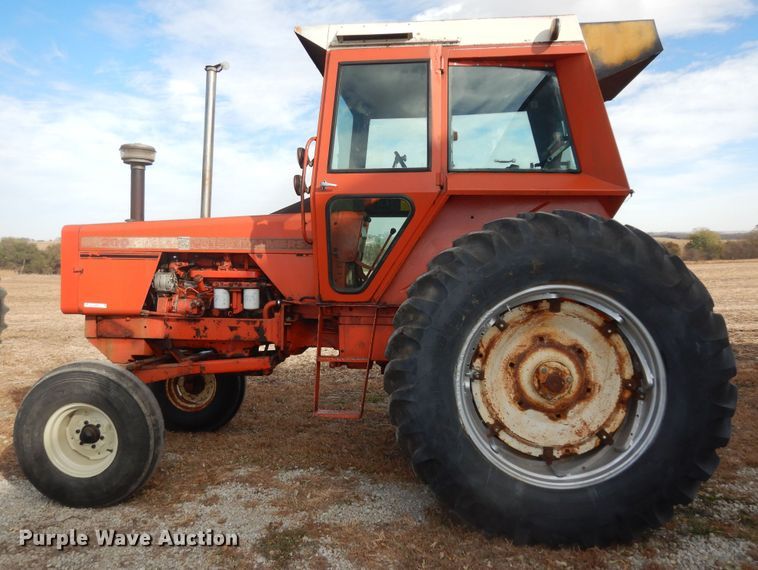 image for item LG9791 1972 Allis Chalmers 200  tractor