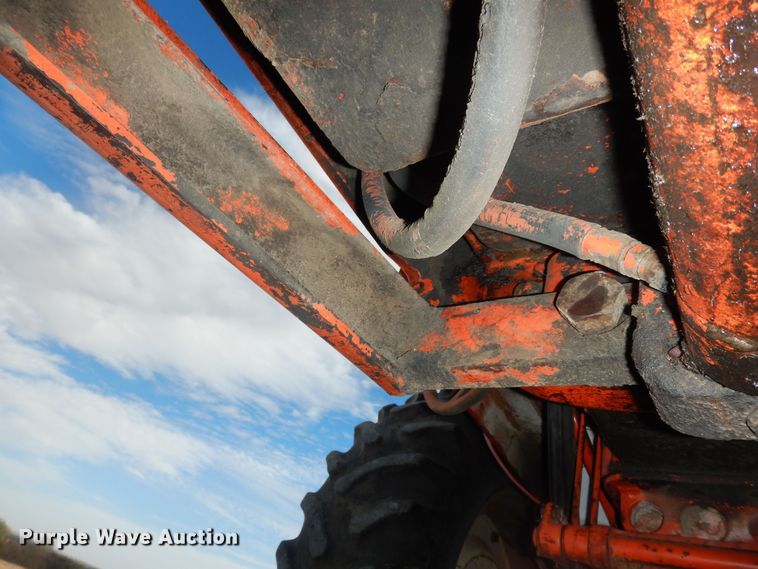 image for item LG9791 1972 Allis Chalmers 200  tractor