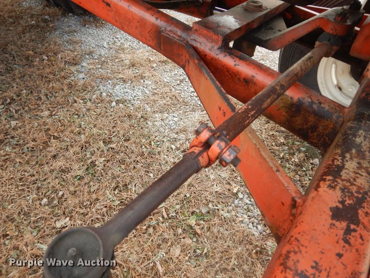 image for item LG9791 1972 Allis Chalmers 200  tractor