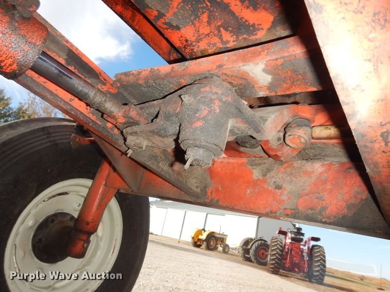 image for item LG9791 1972 Allis Chalmers 200  tractor
