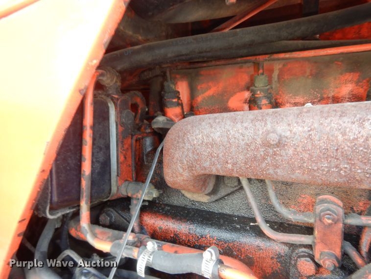 image for item LG9791 1972 Allis Chalmers 200  tractor