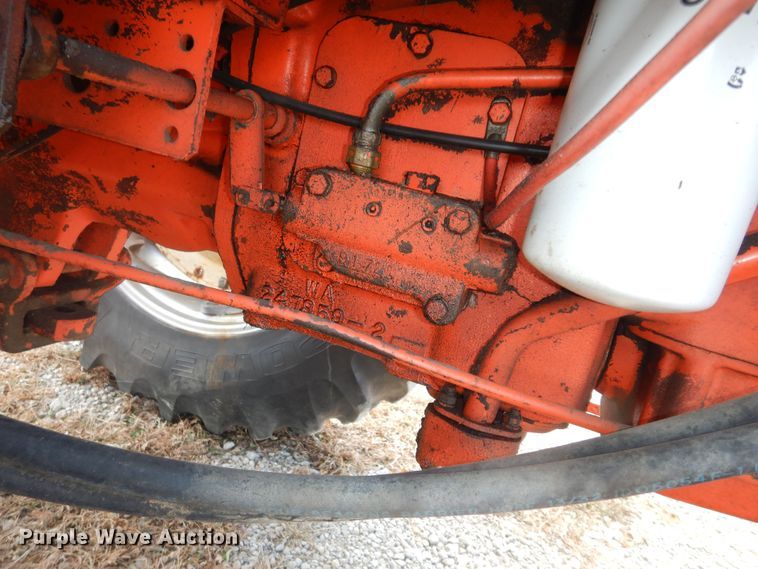 image for item LG9791 1972 Allis Chalmers 200  tractor