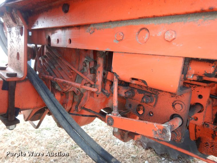image for item LG9791 1972 Allis Chalmers 200  tractor