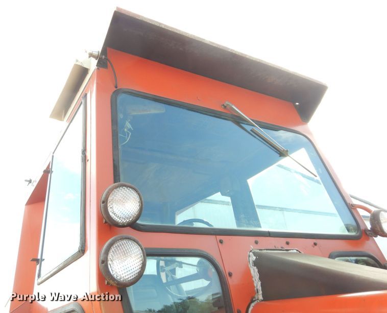 image for item LG9791 1972 Allis Chalmers 200  tractor