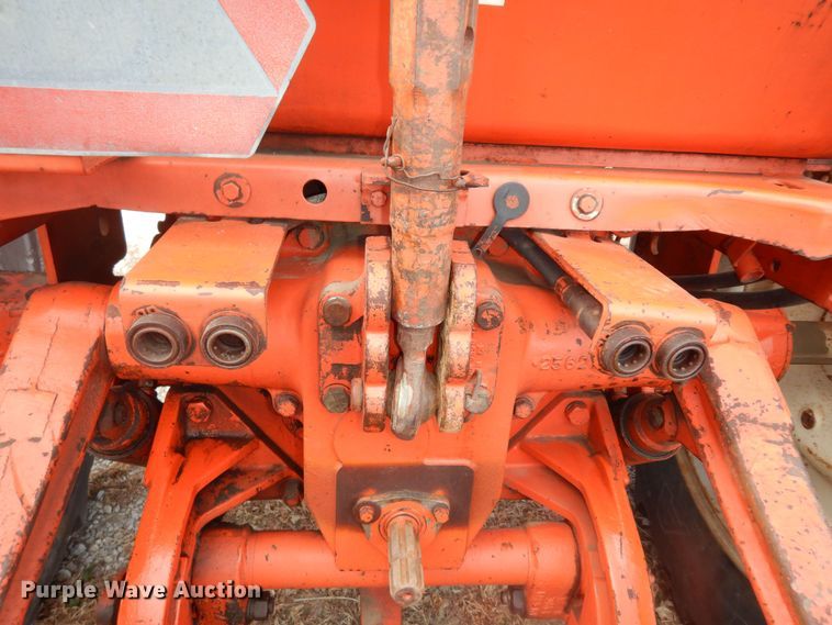 image for item LG9791 1972 Allis Chalmers 200  tractor