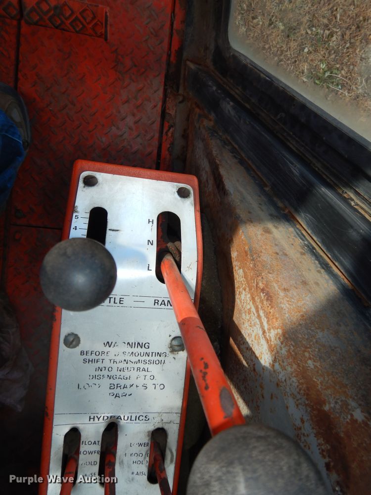 image for item LG9791 1972 Allis Chalmers 200  tractor