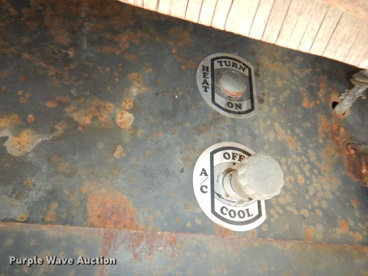 image for item LG9791 1972 Allis Chalmers 200  tractor