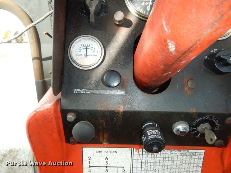 image for item LG9791 1972 Allis Chalmers 200  tractor