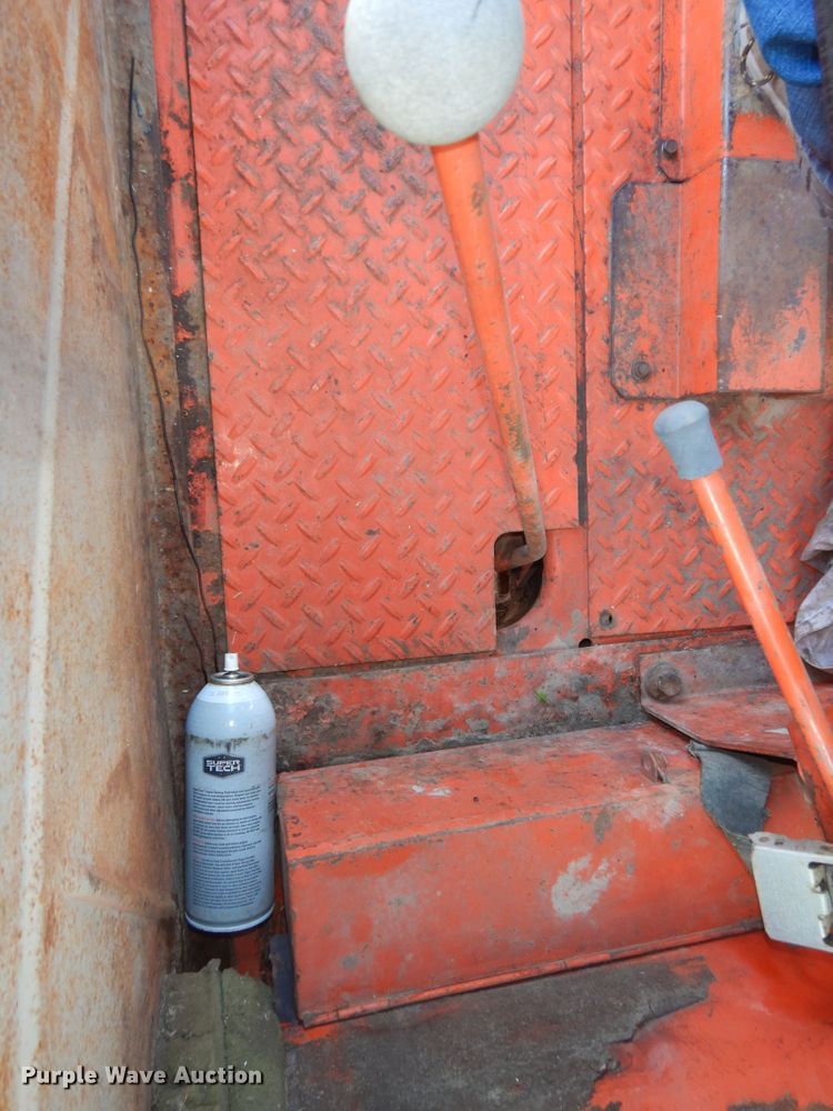 image for item LG9791 1972 Allis Chalmers 200  tractor