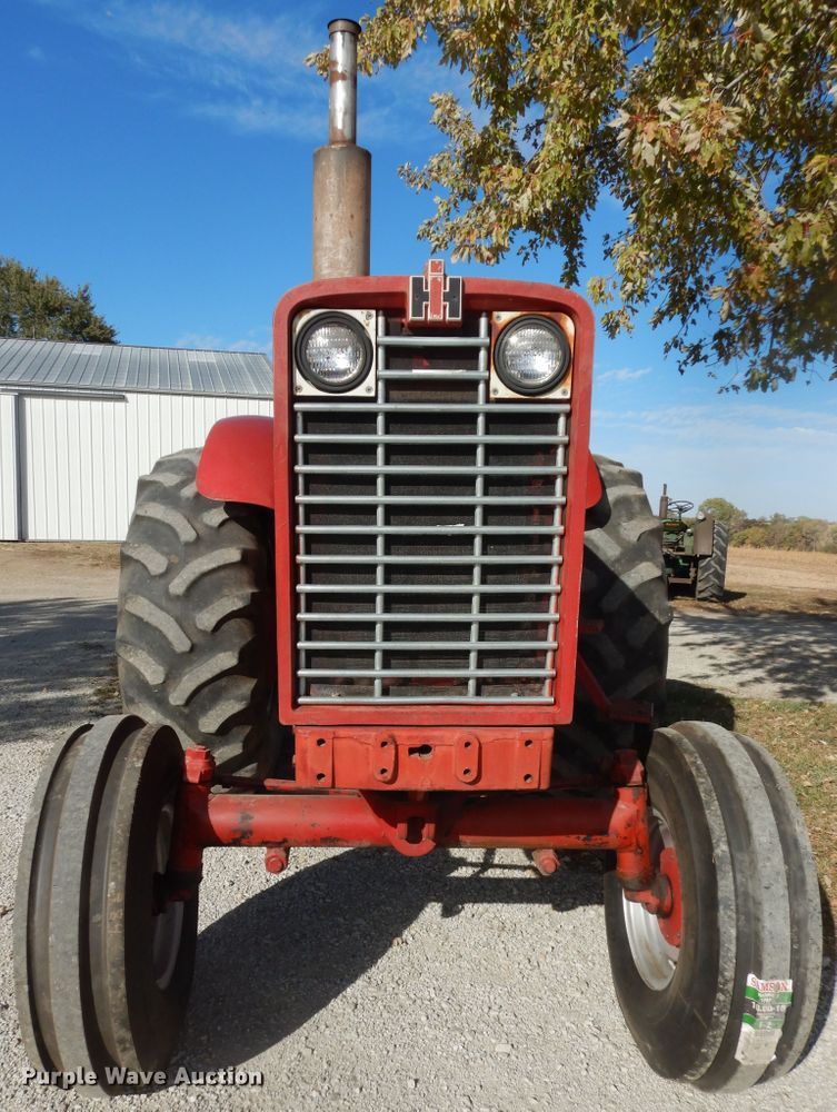 image for item LG9792 1968 International Harvester 856  tractor