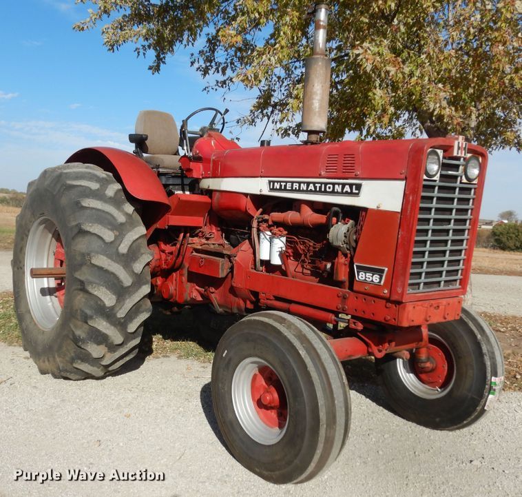 image for item LG9792 1968 International Harvester 856  tractor